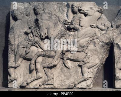 FRISO DEL PARTENON - JINETES DE LA PROCESION DE LAS PANATENEAS - SIGLO V AC. Auteur : Phidias. Emplacement : BRITISH MUSEUM. Londres. L'Angleterre. Banque D'Images