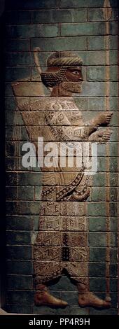 ARQUERO - PINTADO LADRILLO - PALACIO DE ARTAJERJES II - SUSA. Emplacement : BRITISH MUSEUM. Londres. L'Angleterre. Banque D'Images