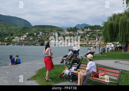 La Suisse du Sud : La promenade du lac de Lugano à côté de la ville de Locarno, où le film festival a lieu Banque D'Images