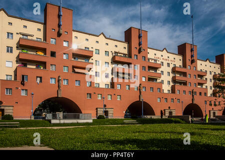 Karl-Marx-Hof (Cour Karl Marx) est l'un des plus connus Gemededauten (complexes municipaux de logement) à Vienne, en Autria Banque D'Images