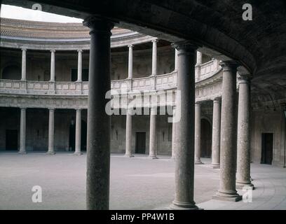 DETALLE DEL PATIO CIRCULAR DEL PALACIO DE CARLOS V - SIGLO XVI - RENACIMIENTO ESPAÑOL. Author : Pedro Machuca,. Emplacement : PALACIO DE CARLOS C. GRENADE. L'ESPAGNE. Banque D'Images