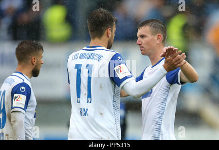 Paderborn, Allemagne. 23 sept 2018. Soccer : 2ème Bundesliga, SC Paderborn 07 vs 1er FC Magdebourg, 6e journée dans l'Arène de Benteler. Magdeburg's Christian Beck (C) célèbre à la fin du jeu avec Steffen Schaefer (R) et Michel Niemeyer (L). Photo : Friso Gentsch/DPA - AVIS IMPORTANT : LDF un règlement DFB d interdire toute utilisation des photographies comme des séquences d'images et/ou quasi-vidéo. Dpa : Crédit photo alliance/Alamy Live News Crédit : afp photo alliance/Alamy Live News Banque D'Images