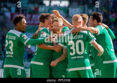 Brême - jubilation après le but à 0 : 1 gardien de Max Kruse (n° 10, HB) (2.De gauche à droite). Le soccer, le FC Augsburg (A) - Werder Brême (HB) 2 : 3, Bundesliga, 4.journée saison 2018/2019,, le 22/09/2018 à Augsbourg/Allemagne/WWKARENA. Note de rédaction : DFL règlement interdit toute utilisation des photographies comme des séquences d'images et/ou quasi-vidéo. ¬ | Conditions de crédit dans le monde entier : dpa photo alliance/Alamy Live News Banque D'Images