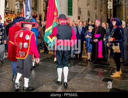 Den Bosch, aux Pays-Bas. 29Th Sep 2018. La princesse Beatrix des Pays-Bas à l'Sint-Janskathedraal à Den Bosch, le 23 septembre 2018, pour assister à un concert de jubilé en l'honneur des 700 ans de l'Illustre Lieve Vrouwe Broederschap (ILVB) Photo : Albert Nieboer/ Pays-Bas OUT/Point de vue OUT | Crédit : dpa/Alamy Live News Banque D'Images