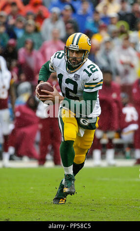 Au Maryland, aux États-Unis. 23 septembre 2018 : Green Bay Packers QB # 12 Aaron Rodgers s'exécute pendant une première vers le bas pendant un match de football américain NFL entre les Redskins de Washington et les Packers de Green Bay à FedEx Field à Landover, MD. Justin Cooper/CSM Crédit : Cal Sport Media/Alamy Live News Banque D'Images