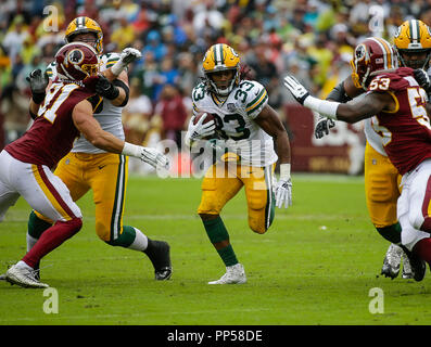 Au Maryland, aux États-Unis. 23 septembre 2018 : Green Bay Packers RB # 33 Aaron Jones passe à travers un trou lors d'un match de football américain NFL entre les Redskins de Washington et les Packers de Green Bay à FedEx Field à Landover, MD. Justin Cooper/CSM Crédit : Cal Sport Media/Alamy Live News Banque D'Images