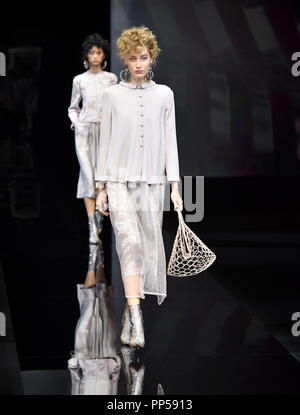 Milan, Italie. 29Th Sep 2018. La piste de marche modèles au défilé de Giorgio Armani pendant la Fashion Week de Milan, Italie, printemps/été 2019 à Milan, Italie, Italie, le 23 septembre 2018. Source : Xinhua/Alamy Live News Banque D'Images