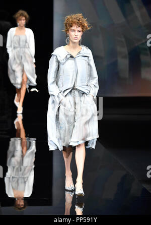 Milan, Italie. 29Th Sep 2018. La piste de marche modèles au défilé de Giorgio Armani pendant la Fashion Week de Milan, Italie, printemps/été 2019 à Milan, Italie, Italie, le 23 septembre 2018. Source : Xinhua/Alamy Live News Banque D'Images