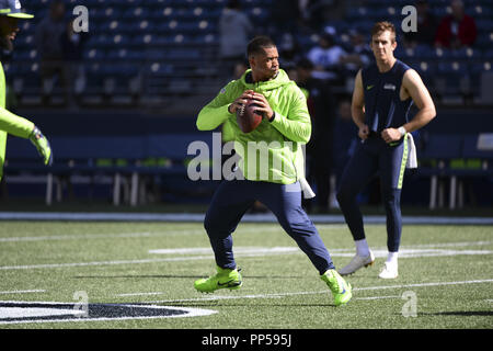 Seattle, Washington, USA. 29Th Sep 2018. Seattle quarterback RUSSELL WILSON (3) chauffe lors des exercices comme l'arborant Dallas Cowboys visitez le Seattle Seahawks dans un match de la NFL à Century link Field à Seattle, WA. Crédit : Jeff Halstead/ZUMA/Alamy Fil Live News Banque D'Images