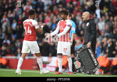 Pierre-Emerick Aubameyang et Alex Iwobi d'Arsenal en action au cours de la Premier League match entre Arsenal et Everton à l'Emirates Stadium le 23 septembre 2018 à Londres, en Angleterre. (Photo de Zed Jameson/phcimages.com) Banque D'Images