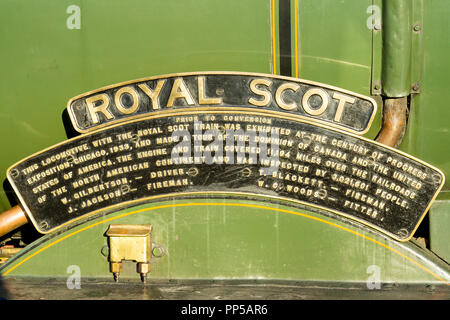 Kidderminster, UK. 23 Septembre, 2018. La vapeur en visite à Severn Valley Railway géants automne du Gala à vapeur sont vus à last dans toute leur gloire brillant. Guest France, la locomotive Royal Scot no 46100, passe la dernière journée de son voyage de vacances-travail sur la ligne du patrimoine entre Kidderminster et Bridgnorth être admiré par les amateurs de tous âges. Credit : Lee Hudson/Alamy Live News Banque D'Images