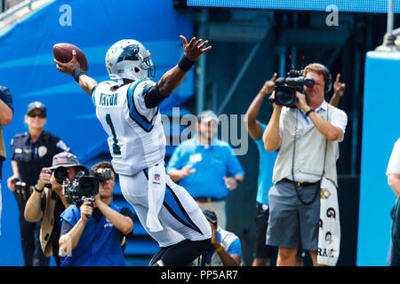 Charlotte, NC, USA. 29Th Sep 2018. Quarterback Carolina Panthers Cam Newton (1) célèbre son atterrissage dans la NFL se rencontreront entre Cincnnati et Carolina à Bank of America Stadium à Charlotte, NC. (Scott Kinser/Cal Sport Media) Credit : csm/Alamy Live News Banque D'Images