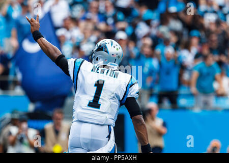 Charlotte, NC, USA. 29Th Sep 2018. Quarterback Carolina Panthers Cam Newton (1) célèbre l'atterrissage dans la NFL se rencontreront entre Cincnnati et Carolina à Bank of America Stadium à Charlotte, NC. (Scott Kinser/Cal Sport Media) Credit : csm/Alamy Live News Banque D'Images