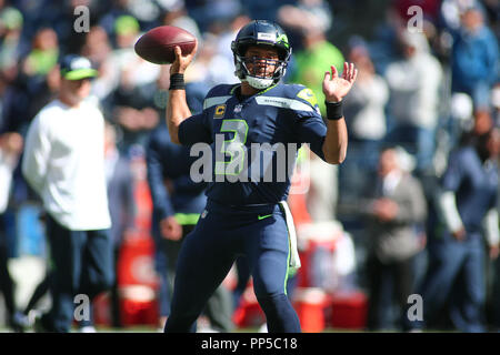 Seattle, WA, USA. 29Th Sep 2018. Seattle Seahawks quarterback Russell Wilson (3) réchauffe avant un match entre les Dallas Cowboys et les Seattle Seahawks au champ CenturyLink à Seattle, WA. Sean Brown/CSM/Alamy Live News Banque D'Images