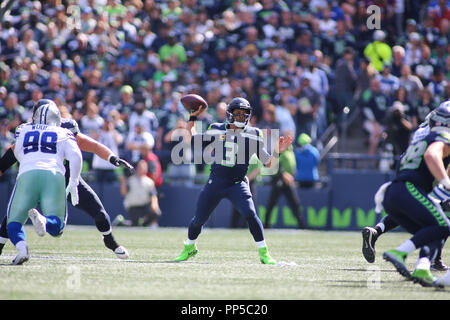 Seattle, WA, USA. 29Th Sep 2018. Seattle Seahawks quarterback Russell Wilson (3) dans la poche pendant un match entre les Dallas Cowboys et les Seattle Seahawks au champ CenturyLink à Seattle, WA. Sean Brown/CSM/Alamy Live News Banque D'Images