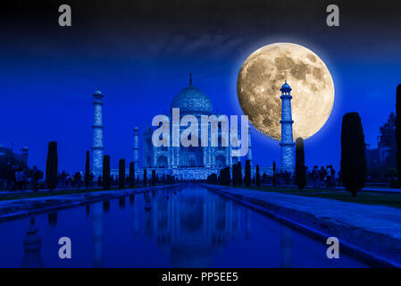 Pleine lune sur le Taj Mahal en Inde Banque D'Images