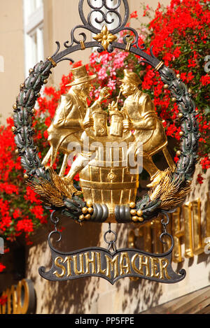 Signe de la vieille taverne restaurant à Stuhlmacher Place Prinzipalmarkt, Muenster, Westfalen en Rhénanie du Nord-Westphalie, Allemagne J'Altes Wirtshausschild der G Banque D'Images