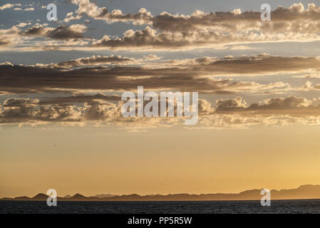 Jour nuageux au coucher du soleil sur la baie de Kino, Sonora, Mexique. (Photo : Luis Gutierrez / NortePhoto) Nuageux jour au coucher du soleil sur la baie de Kino, Sonora, Mexique. (Pho Banque D'Images