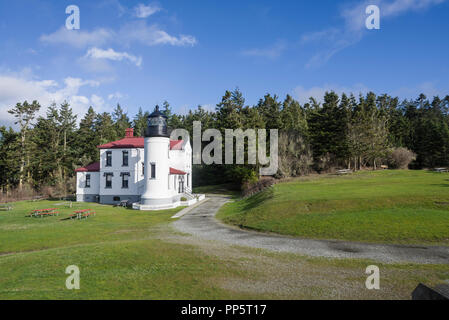 Admiralty Head Lighthouse en parc d'état de Fort Casey près de Manali. Whidbey Island, Washington Banque D'Images