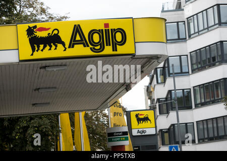 Un logo affiche à l'extérieur d'une station de carburant au détail Agip à Munich, Allemagne, le 25 août 2018. Banque D'Images