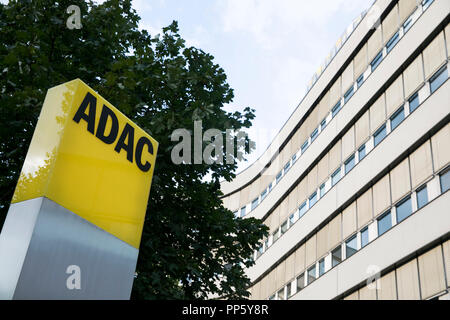 Un logo affiche à l'extérieur du siège de l'ADAC (Allgemeiner Deutscher Automobil-Club) à Munich, Allemagne, le 29 août 2018. Banque D'Images