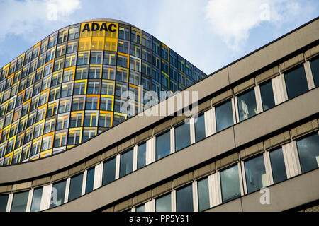 Un logo affiche à l'extérieur du siège de l'ADAC (Allgemeiner Deutscher Automobil-Club) à Munich, Allemagne, le 29 août 2018. Banque D'Images