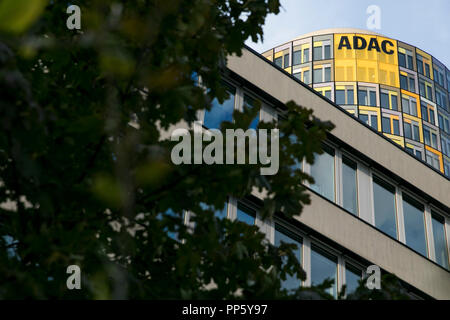 Un logo affiche à l'extérieur du siège de l'ADAC (Allgemeiner Deutscher Automobil-Club) à Munich, Allemagne, le 29 août 2018. Banque D'Images