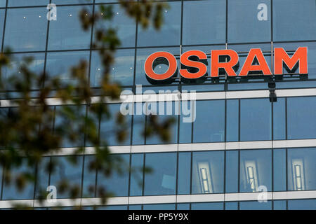 Un logo affiche à l'extérieur du siège de OSRAM Licht AG à Munich, Allemagne, le 31 août 2018. Banque D'Images