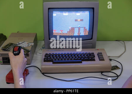 Great Giana Sisters jeu vidéo sur vieil ordinateur Commodore 64 au plus grand salon mondial pour les jeux vidéo et informatiques Gamescom à Cologne, Allemagne sur 24.8.2018 Banque D'Images