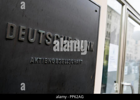 Un logo d'une enseigne à l'extérieur de la direction générale de la Deutsche Bank à Munich, Allemagne, le 2 septembre 2018. Banque D'Images
