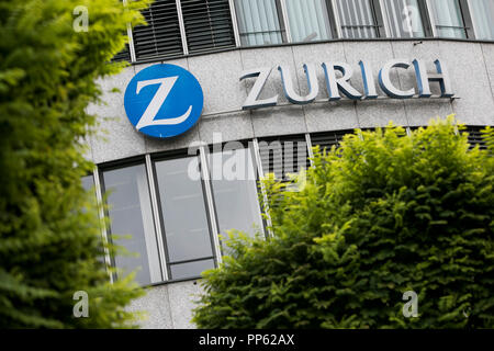 Un logo affiche à l'extérieur d'un établissement occupé par le Groupe d'assurance Zurich à Munich, Allemagne, le 2 septembre 2018. Banque D'Images