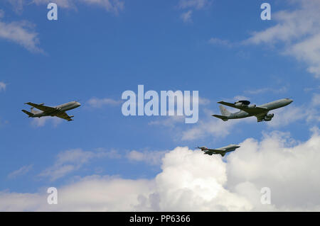 L'équipe de Waddington RAF accueil démonstration de vol de l'aile. Royal Air Force Hawker Siddeley Nimrod R1, Boeing E-3 Sentry et Sentinel R1 Banque D'Images