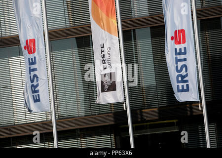 Un logo affiche à l'extérieur du siège de l'Erste Group Bank et la Fondation ERSTE (ERSTE Stiftung) à Vienne, Autriche, le 6 septembre 2018. Banque D'Images