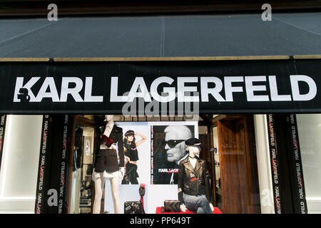 Un logo affiche à l'extérieur d'un Karl Lagerfeld store à Vienne, Autriche, le 4 septembre 2018. Banque D'Images