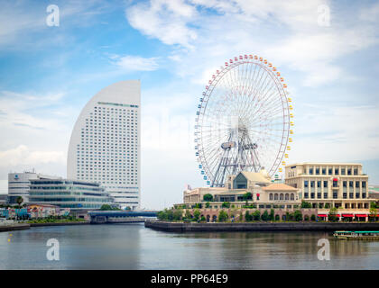 La belle ville de Yokohama et Yokohama waterfront à Minato-Mirai, et la grande roue Cosmo Clock 21 Yokohama, Kanagawa Prefecture, Japan. Banque D'Images