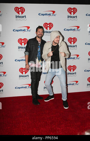 (L-R) Dustin Belt et Kendall Schmidt de Heffron dur arrivent sur le tapis rouge pour l'iHeartRadio Music Festival à Las Vegas, Nevada le 21 septembre 2018. Banque D'Images