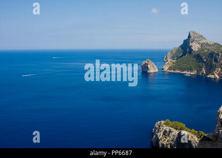 Au haut du cap de Formentor Pollensa aérienne sur la mer à Majorque Îles Baléares Banque D'Images