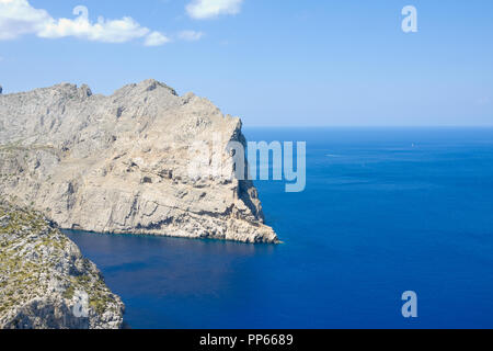 Au haut du cap de Formentor Pollensa aérienne sur la mer à Majorque Îles Baléares Banque D'Images