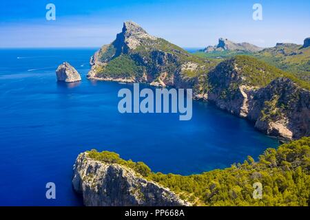 Au haut du cap de Formentor Pollensa aérienne sur la mer à Majorque Îles Baléares Banque D'Images