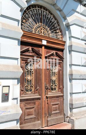 Szeged, Hongrie. Dans la ville de Csongrad. Vieille porte. Banque D'Images