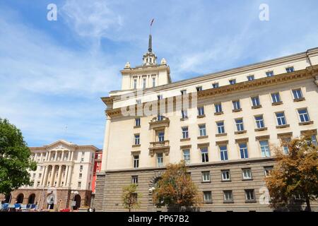 Sofia, Bulgarie - Largo bâtiment. Siège du Parlement bulgare monocaméral (Assemblée Nationale de Bulgarie). Exemple de l'Arkien classicisme socialiste Banque D'Images