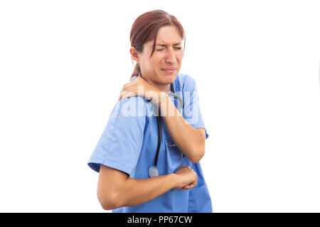 Infirmière clinique épuisé ou médecin saisissant l'épaule blessée douloureux comme job stress healthcare concept isolé sur fond blanc Banque D'Images