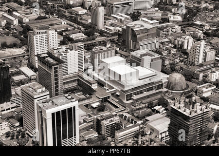 Bangkok, Thaïlande. Vue aérienne de la ville de la plus haute construction en Thaïlande, la tour Baiyoke 2. Sépia vue. Banque D'Images