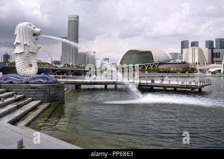 Singapour - 3 février : les touristes profiter de l'horizon le 3 février 2008 à Singapour. Singapour est la 4ème ville la plus visitée dans le monde entier avec environ 1 Banque D'Images