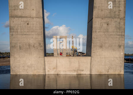 Pylône en béton à la Princesse Mary Bridge, un chantier de construction dans l'eau, Fredrikssund, Danemark, le 22 septembre 2018 Banque D'Images