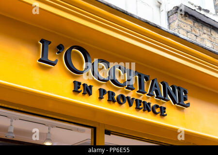 Logo de la marque signe de l'Occitane en Provence, cosmétiques et de beauté, boutique de la marque à St Christopher's Place, Oxford Street, London, UK Banque D'Images