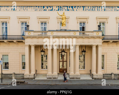 Londres. Septembre 2018. Une vue de l'Athenaeum Club à Westminster à Londres Banque D'Images