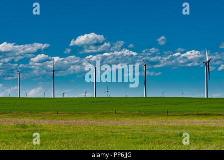 Parc de production d'énergie dans les prairies du sud de l'Alberta Canada Banque D'Images