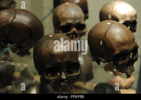 La préhistoire. La Finlande. L'Europe. Levanluhta zones marécageuses. Cent personnes ont été enterrés à l'ancien lac dans l'âge de fer. Bijoux trouvés enterrés avec eux. Datée de la 300 à 700 BC. Le Musée National de Finlande. Helsinki. Banque D'Images