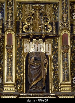 PEDRO, San (Betsaida, ? -Roma, 64 a 67). Apóstol principal de Jesucristo y primer papa de la Iglesia Católica. IMAGEN DE SAN PEDRO en el retablo de la IGLESIA DE SANTIAGO, realizado por CORNELIS DE HOLANDA (siglo XVI). BETANZOS. Provincia de La Corogne. La Galice. España. Banque D'Images